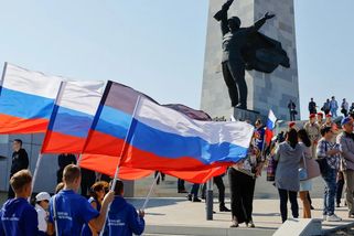 Moskva zesiluje rusifikaci okupované Ukrajiny a oslavuje zabrání „ruských zemí“